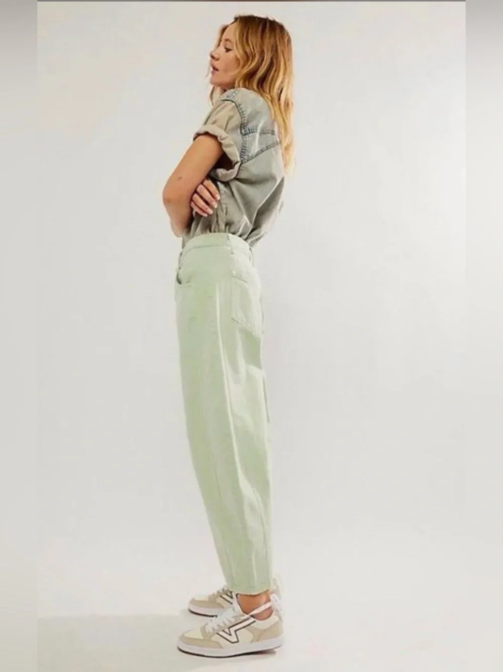 Free People We The Free Lucky You Mid Rise Barrels in Pistachio Size 24 NWOT